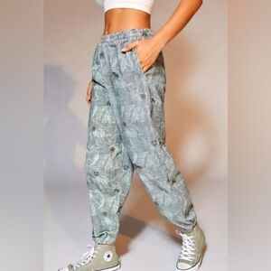 Kimchi Blue Urban Outfitters Happy Trail Pull On Cords Embroidered Pants Small